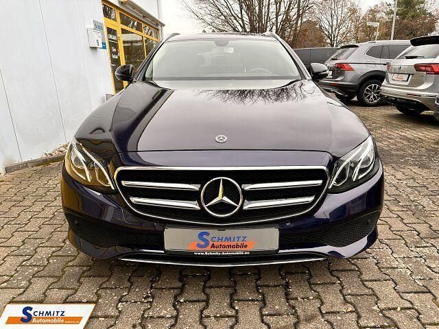 Gebraucht Mercedes E300 Avantgarde 306 PS (225 kW) 2020 Blau Limousine