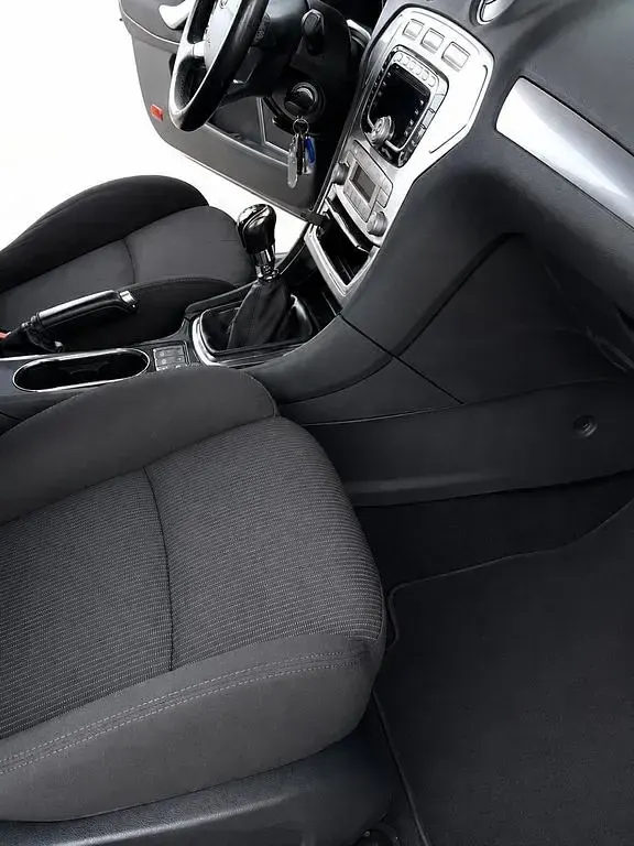 Używany Ford Mondeo Titanium 140 KM (102 kW) 2010 Szary Sedan/Limuzyna