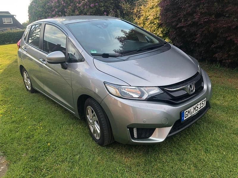 Grau Gebraucht 2016 Honda Jazz Comfort Kleinwagen | 10.900 € (Fairer Preis) - Bild 1/4