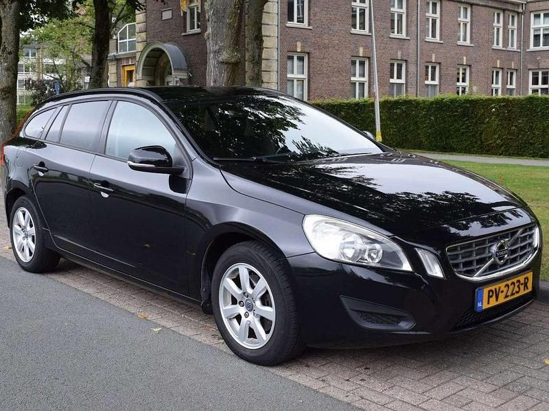 Schwarz Gebraucht 2013 Volvo V60 R-Design Kombi | 6.999 € (Superpreis) - Bild 1/4