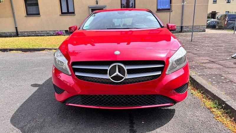 Schwarz Gebraucht 2014 Mercedes A180 Limousine | 8.490 € (Guter Preis) - Bild 1/2