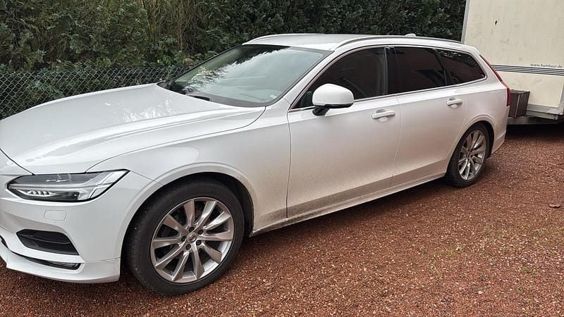 Gebraucht Volvo V90 Momentum 190 PS (139 kW) 2020 Weiß Kombi