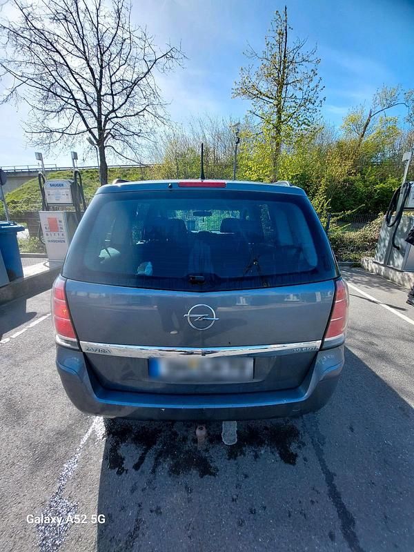 Second-hand Opel Zafira 107 CP (78 kW) 2008 Gri Monovolum