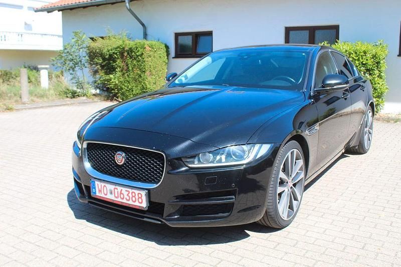 Schwarz Gebraucht 2015 Jaguar XE Limousine | 13.980 € (Teuer) - Bild 1/4