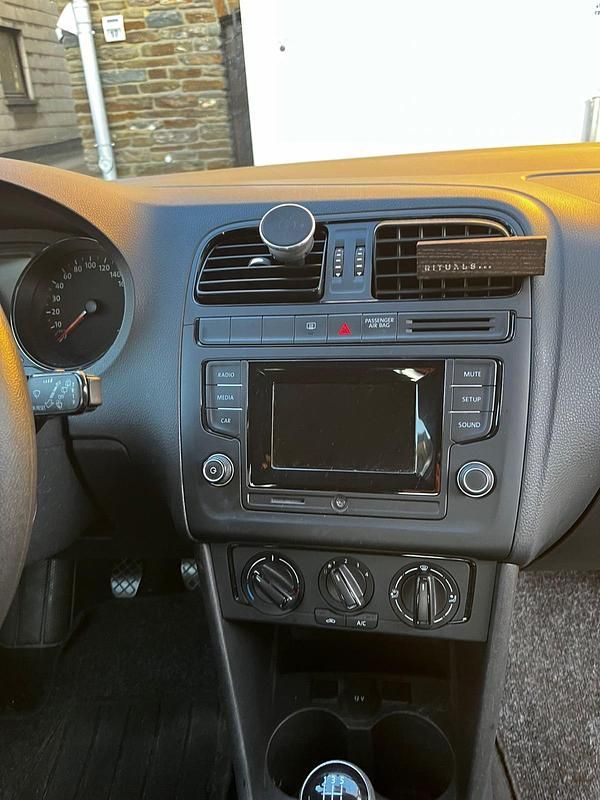 Gebraucht VW Polo 60 PS (44 kW) 2016 Weiß Kleinwagen