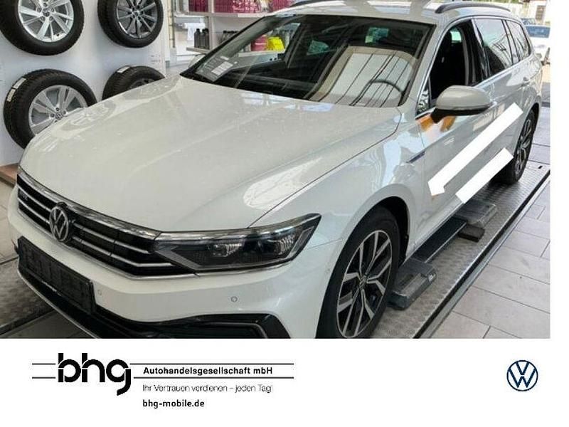 Weiss Gebraucht 2022 VW Passat | 26.930 € (Fairer Preis) - Bild 1/2