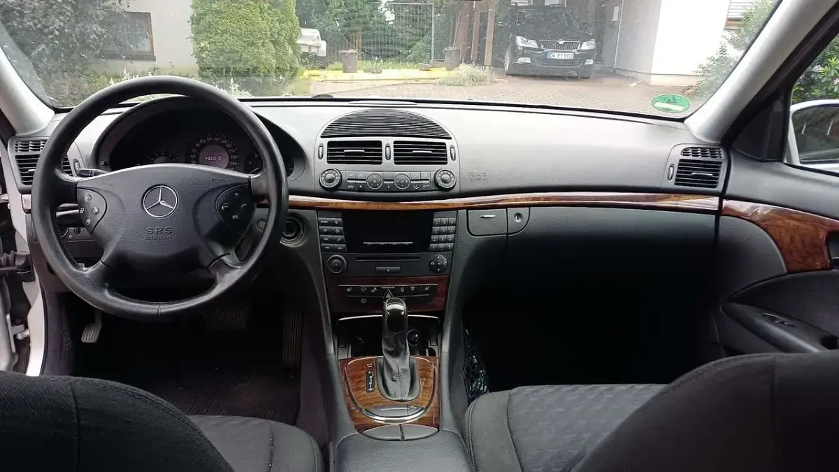 Gebraucht Mercedes E220 Classic 150 PS (110 kW) 2004 Kombi