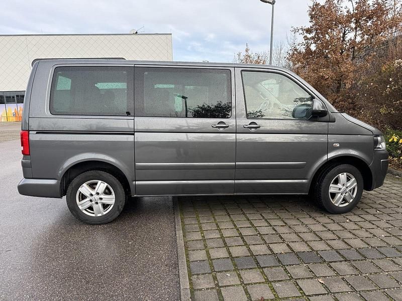 Usado VW Multivan 140 HP (102 kW) 2009 Cinzento Monovolume