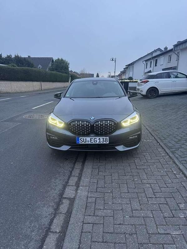 Gebraucht BMW 118 Advantage 136 PS (100 kW) 2021 Grau Kleinwagen
