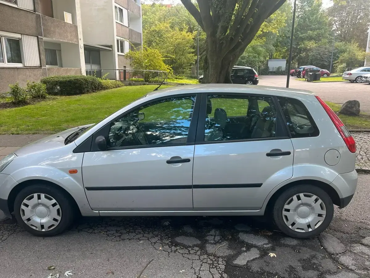 Usata Ford Fiesta 69 CV (50 kW) 2001 Argento Utilitaria