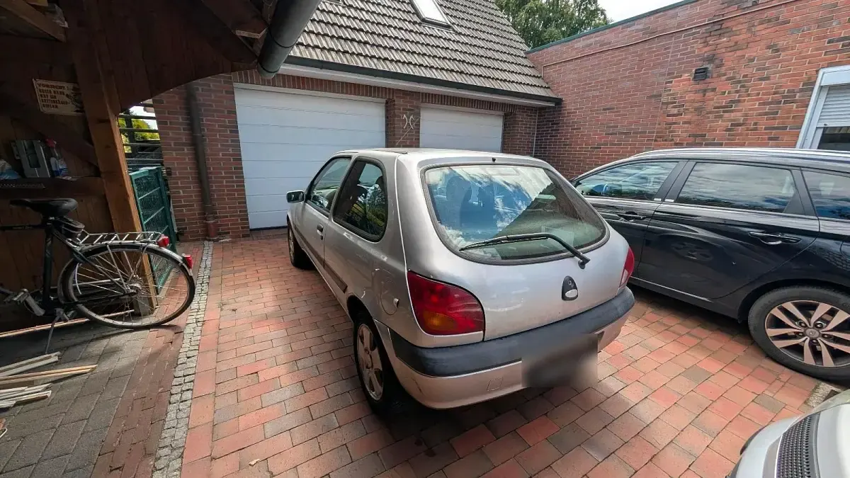 Gebraucht Ford Fiesta 60 PS (44 kW) 2001 Silber Kleinwagen