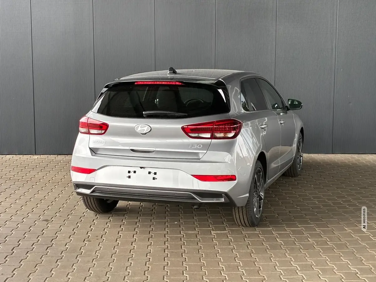 Neu Hyundai i30 Comfort 101 PS (74 kW) 2025 Silber metallic
