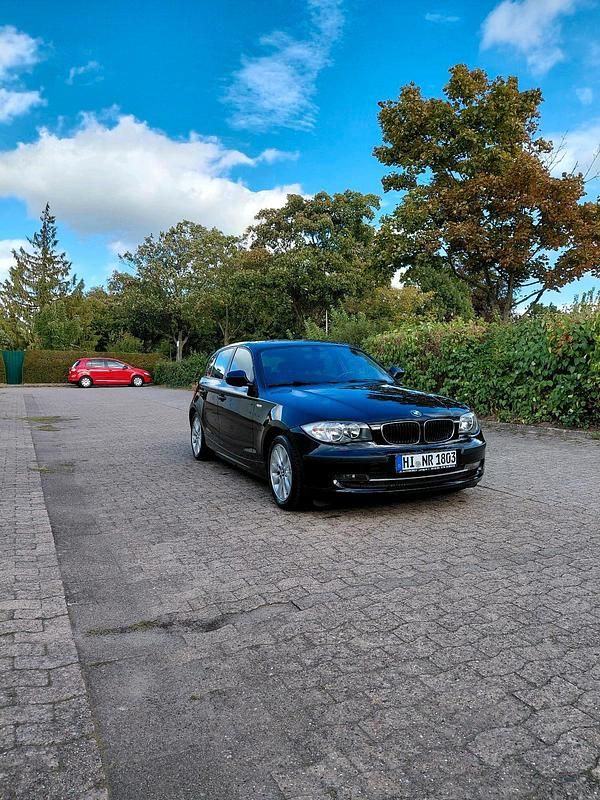 Schwarz Gebraucht 2010 BMW 116 Kleinwagen | 3.500 € (Guter Preis) - Bild 1/4