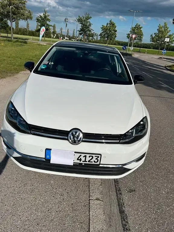 Gebraucht VW Golf VII IQ Drive 150 PS (110 kW) 2019 Weiß Limousine