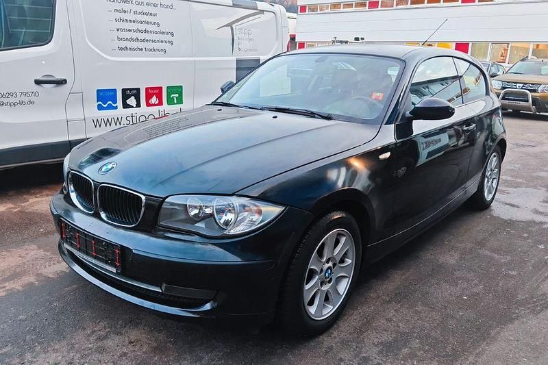 Gebraucht BMW 116 122 PS (89 kW) 2010 Schwarz Kleinwagen