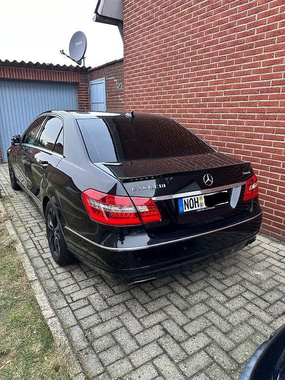 Gebraucht Mercedes E350 265 PS (194 kW) 2011 Schwarz Limousine