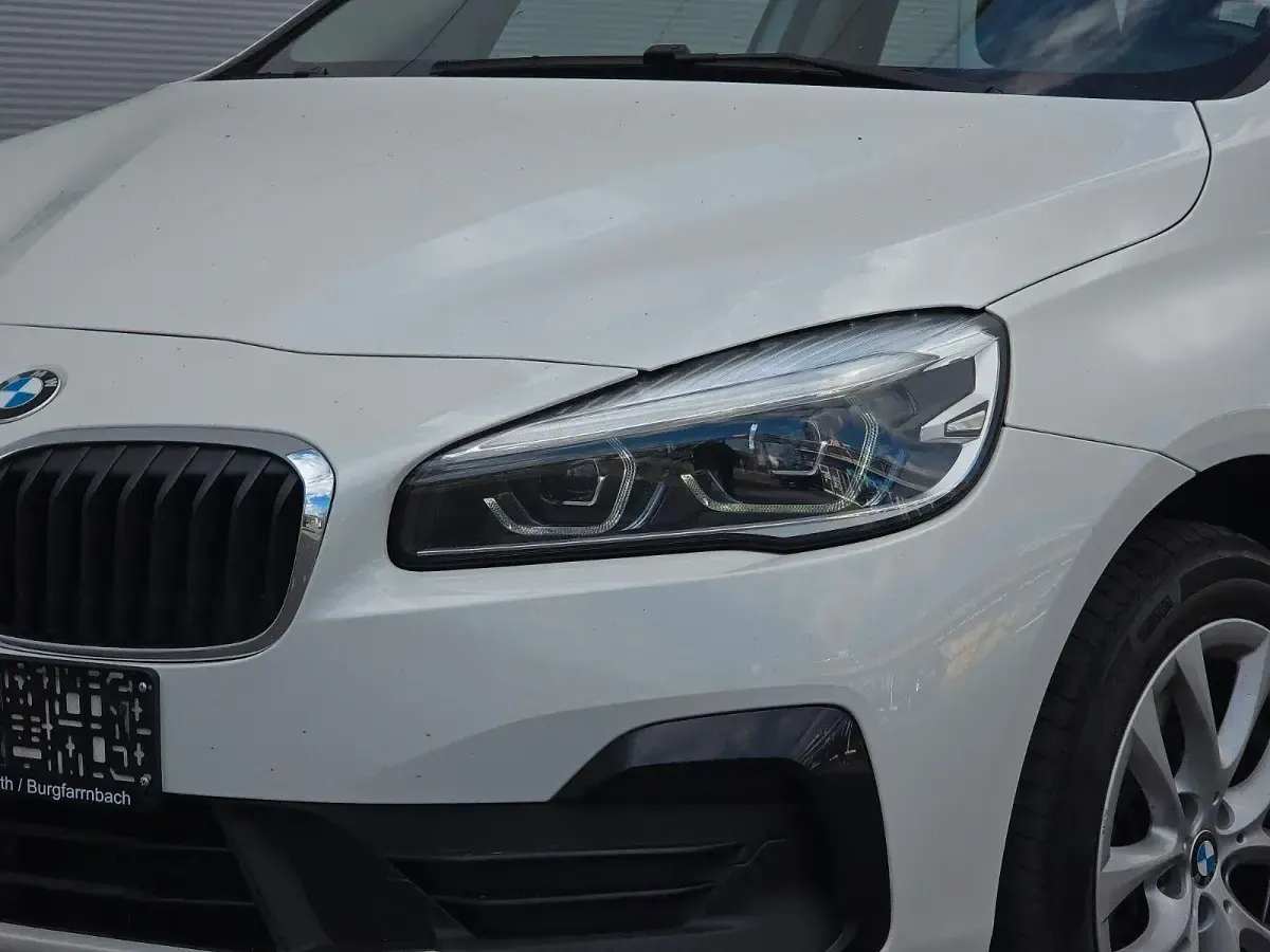 Gebraucht BMW 218 Gran Tourer Advantage 150 PS (110 kW) 2022 Weiß Van / Kleinbus