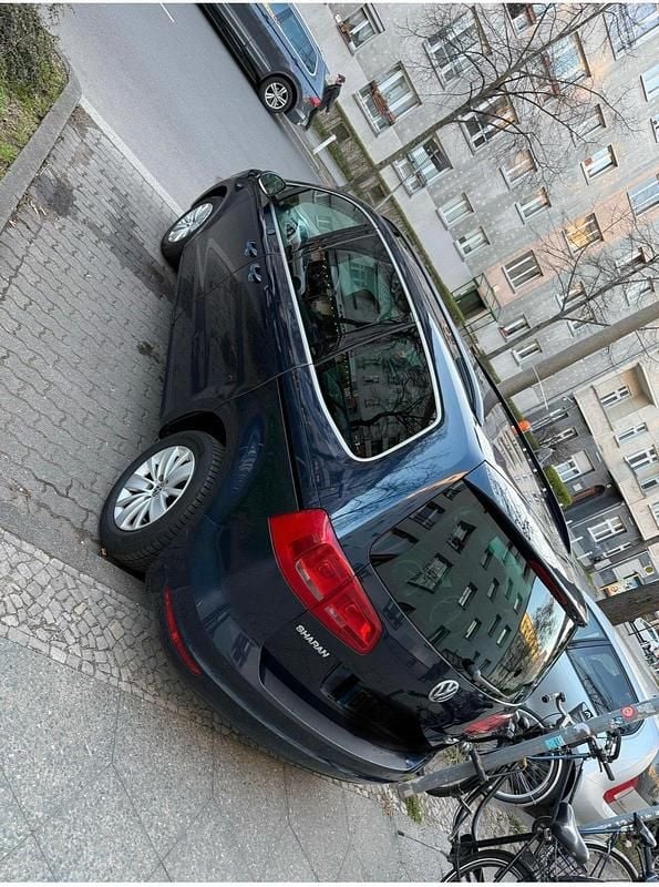 Second-hand VW Sharan 140 CP (102 kW) 2011 Albastru Monovolum