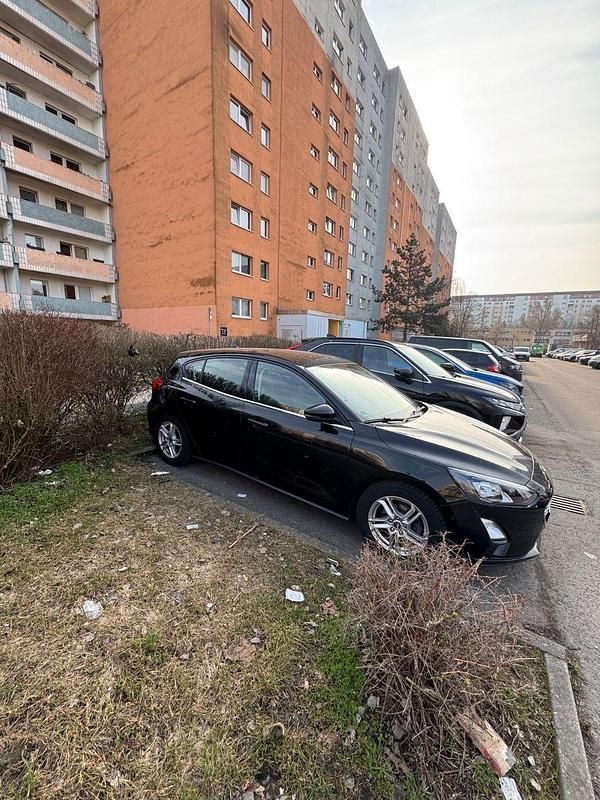Gebraucht Ford Focus Cool & Connect 101 PS (74 kW) 2021 Schwarz Kombi
