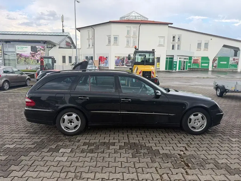 Gebraucht Mercedes E220 Avantgarde 150 PS (110 kW) 2005 Schwarz Limousine