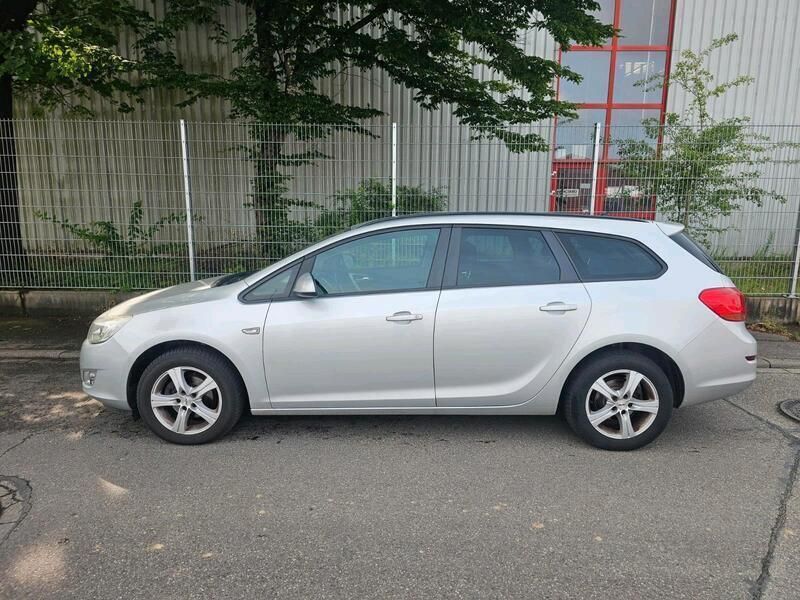 Silber Gebraucht 2011 Opel Astra Kleinwagen | 1.900 € (Superpreis) - Bild 1/4