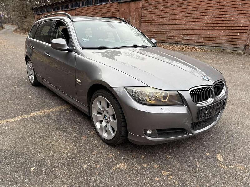Gebraucht BMW 325 218 PS (160 kW) 2009 Grau Kombi