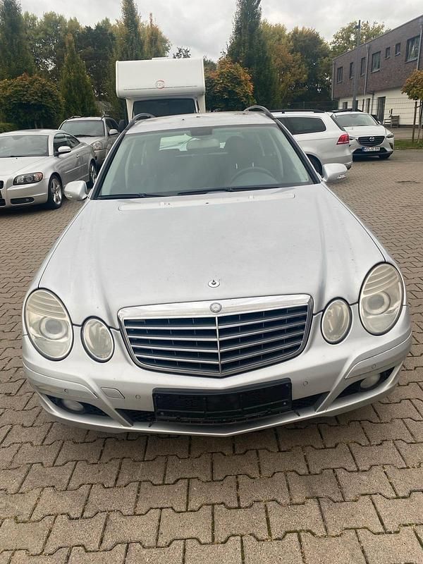 Silber Gebraucht 2007 Mercedes E220 Kombi | 1.850 € (Superpreis) - Bild 1/4