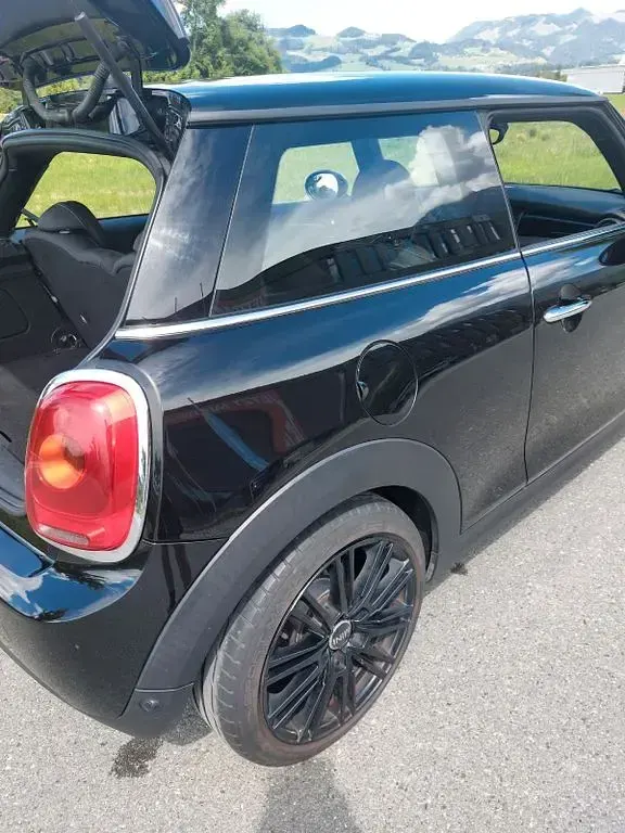 Käytetty Mini One D 95 HP (69 kW) 2017 Musta Viistoperä