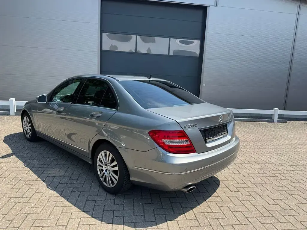 Gebraucht Mercedes C200 184 PS (135 kW) 2012 Silber Limousine