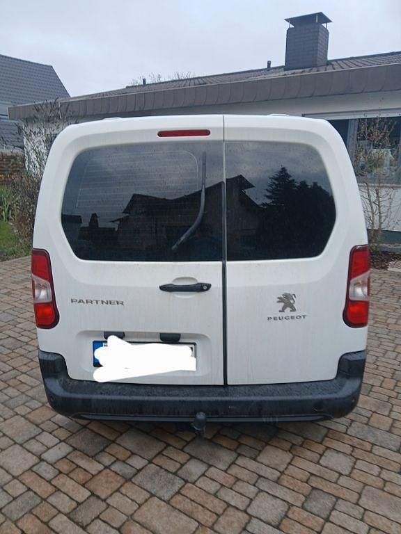 Gebraucht Peugeot Partner 159 PS (116 kW) 2020 Weiß Van / Kleinbus