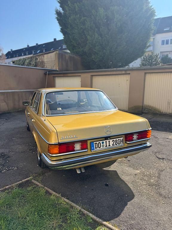 Gebraucht Mercedes E280 177 PS (130 kW) 1978 Gelb Limousine