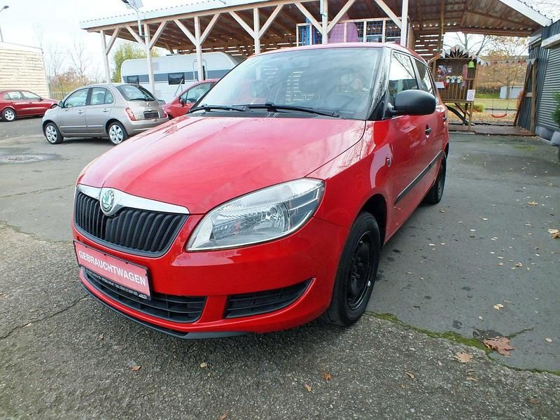 Rot Gebraucht 2013 Skoda Fabia Limousine | 4.750 € (Fairer Preis) - Bild 1/4