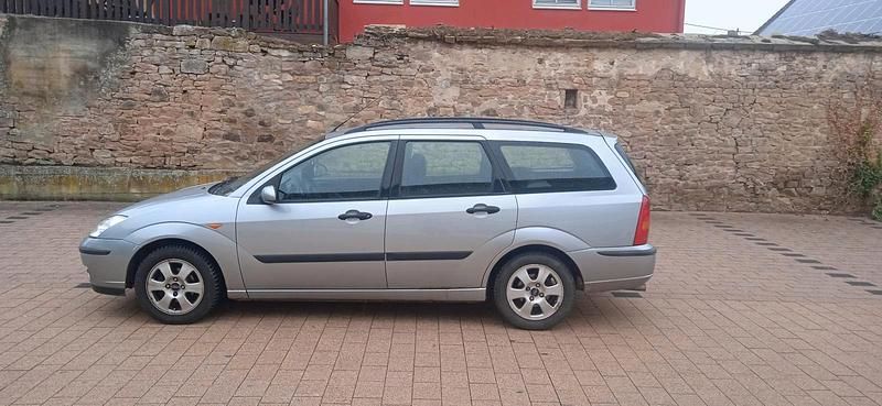 Silber Gebraucht 2004 Ford Focus Kombi | 333 € (Superpreis) - Bild 1/4