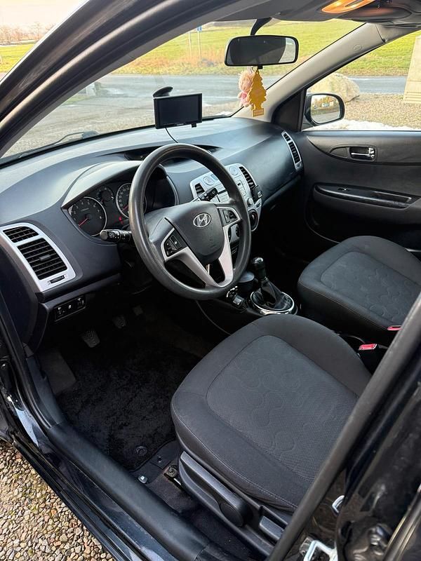 Gebraucht Hyundai i20 75 PS (55 kW) 2012 Schwarz Limousine