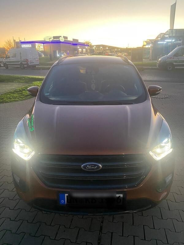 Andere außenfarben Gebraucht 2018 Ford Kuga ST-Line SUV | 23.500 € - Bild 1/4