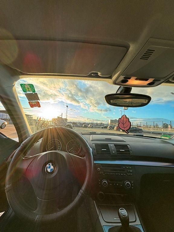 Gebraucht BMW 118 Sport Line 143 PS (105 kW) 2010 Schwarz Kleinwagen