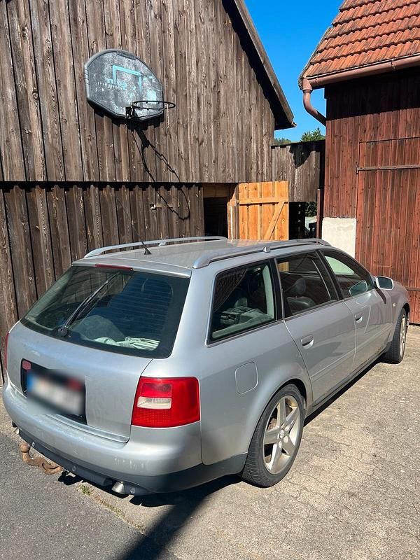 Grau Gebraucht 2002 Audi A6 Kombi | 900 € (Superpreis) - Bild 1/4
