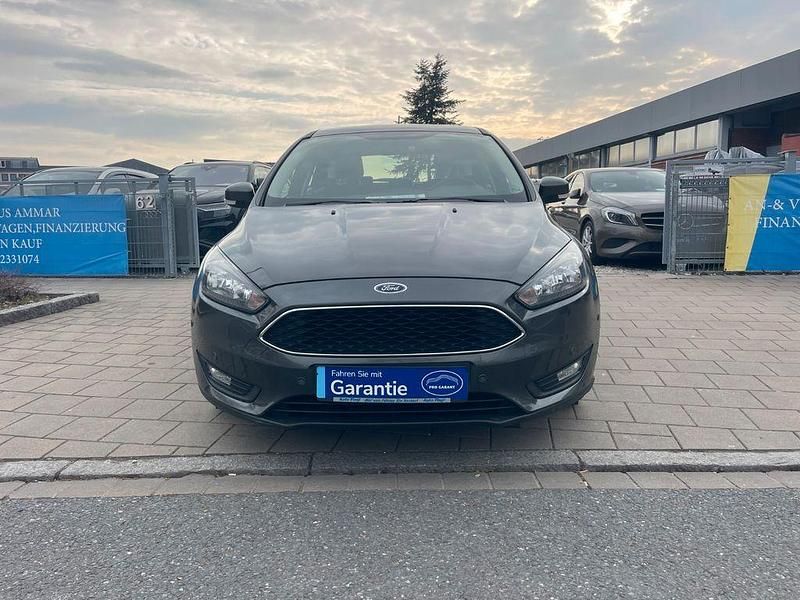 Gebraucht Ford Focus Cool & Connect 125 PS (91 kW) 2018 Grau Limousine