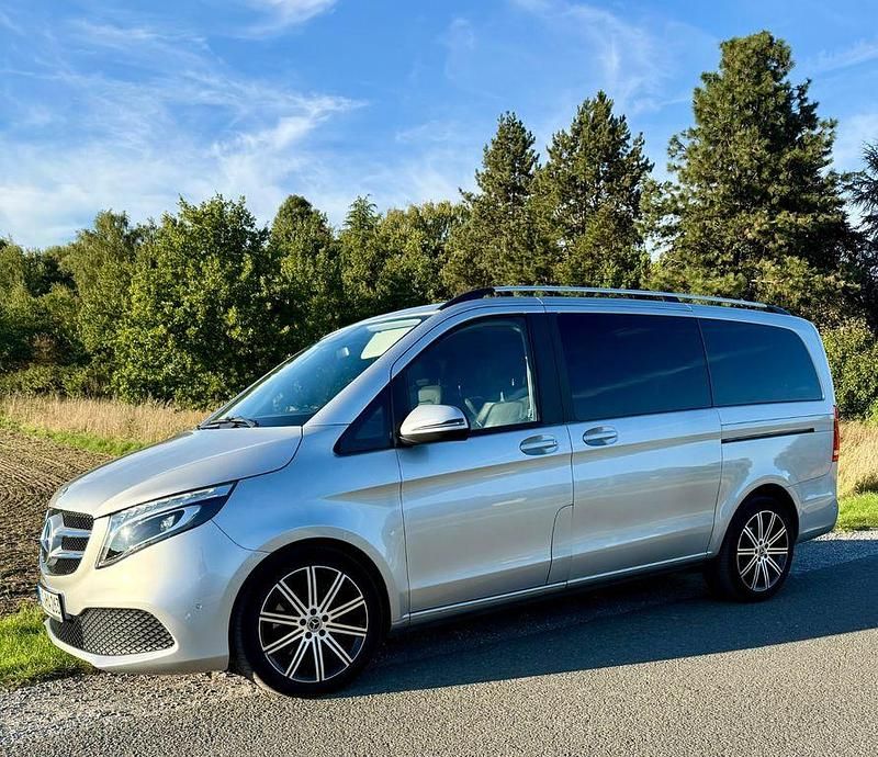 Silber Gebraucht 2022 Mercedes V250 Edition Van / Kleinbus | 53.499 € (Fairer Preis) - Bild 1/4