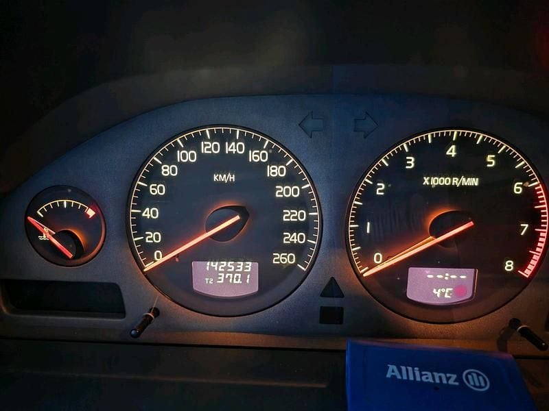 Second-hand Volvo S60 140 CP (102 kW) 2002 Argintiu Berlinǎ