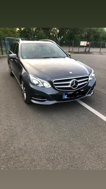 Grau Gebraucht 2016 Mercedes E350 Kombi | 18.900 € (Guter Preis) - Bild 1/4