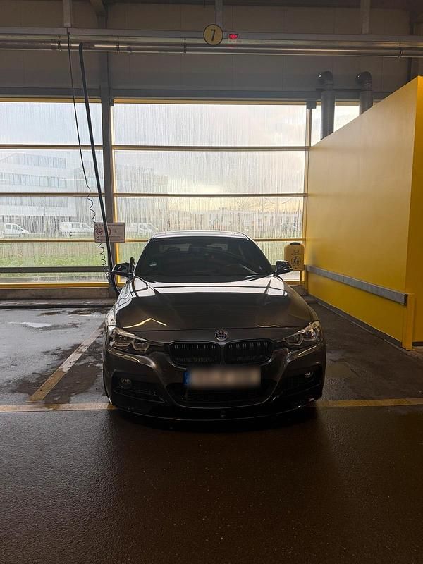 Grau Gebraucht 2014 BMW 335 M Performance Limousine | 28.999 € - Bild 1/4