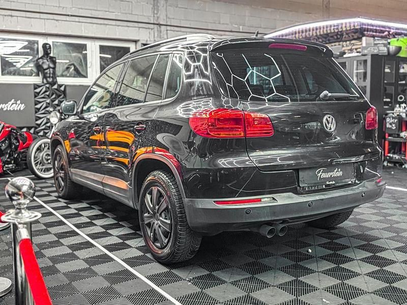 Gebraucht VW Tiguan Trendline 122 PS (89 kW) 2015 Schwarz SUV