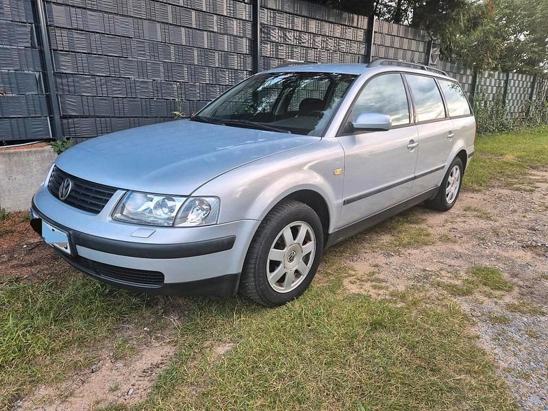 Silber Gebraucht 1999 VW Passat Kombi | 3.190 € (Etwas zu teuer) - Bild 1/4