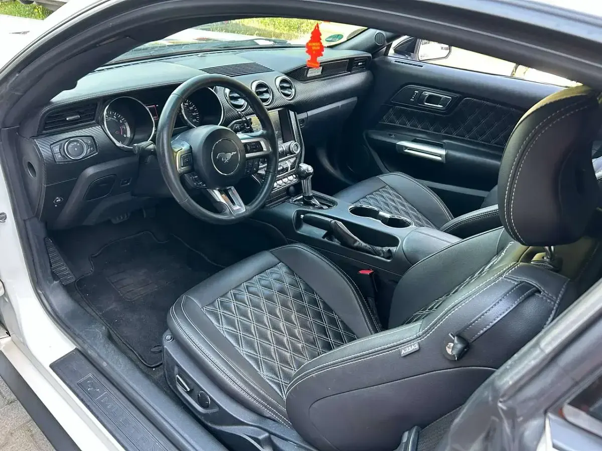 Gebraucht Ford Mustang 309 PS (227 kW) 2018 Platinum white metallic Coupé