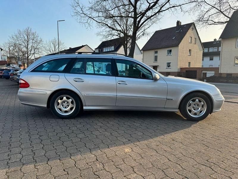 Gebraucht Mercedes E200 163 PS (119 kW) 2005 Silber Kombi