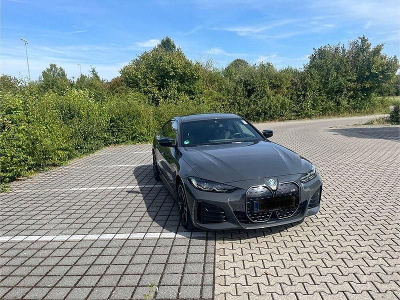 Grau Gebraucht 2022 BMW i4 M Sport Limousine | 48.100 € (Guter Preis) - Bild 1/4