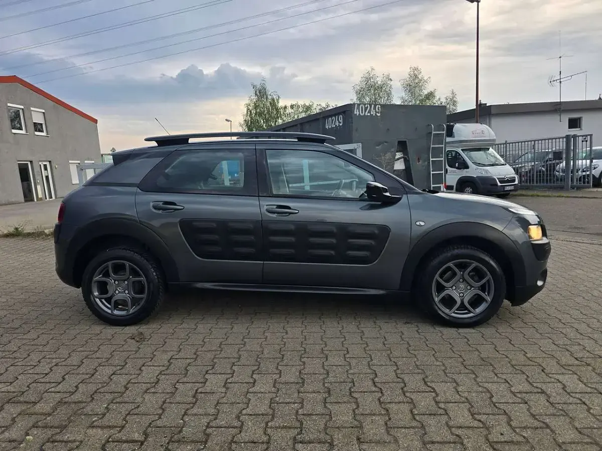 Gebraucht Citroën C4 Feel 82 PS (60 kW) 2017 Lack grau shark SUV