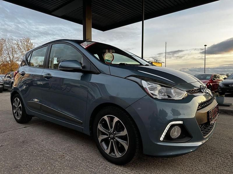 Gebraucht Hyundai i10 YES! 87 PS (63 kW) 2015 Blau Kleinwagen