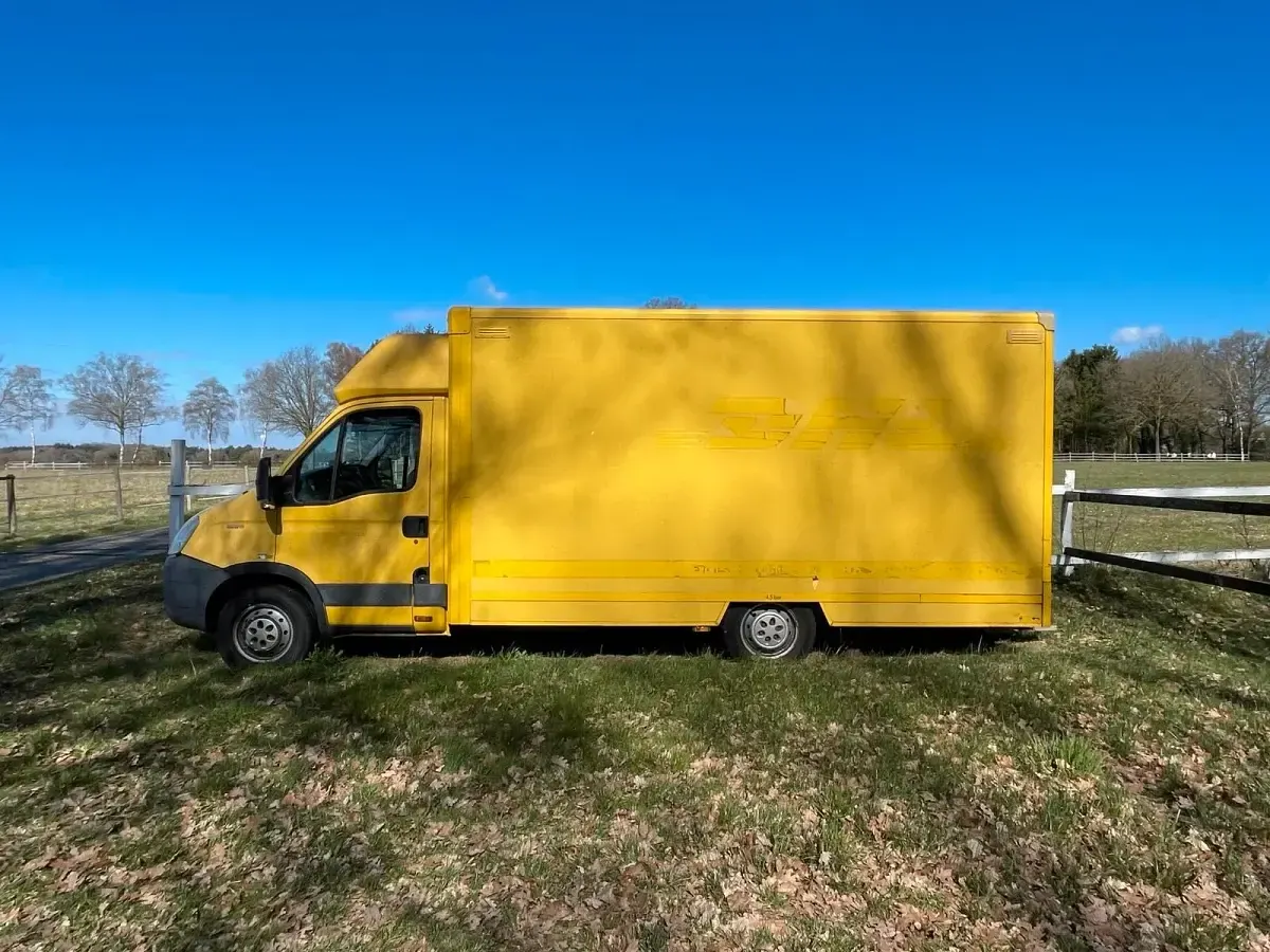 Second-hand Iveco Daily 106 CP (77 kW) 2009 Galben Van